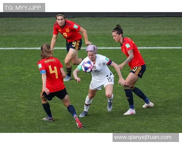 美国女足球星崛起之路 揭示她们背后的努力与成就