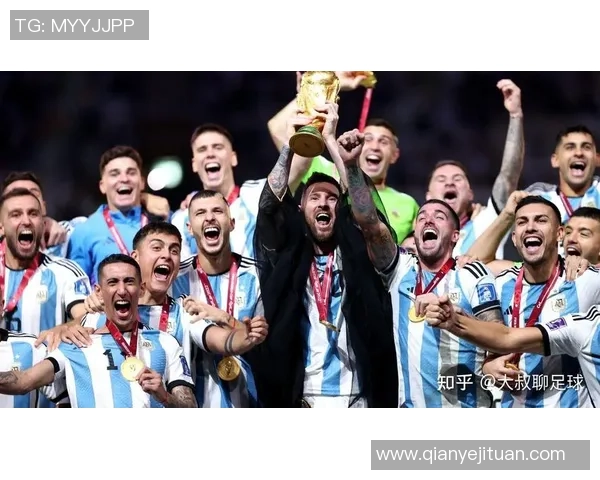 足球明星背后的故事与心路历程揭秘：从绿茵场到人生巅峰的奋斗历程